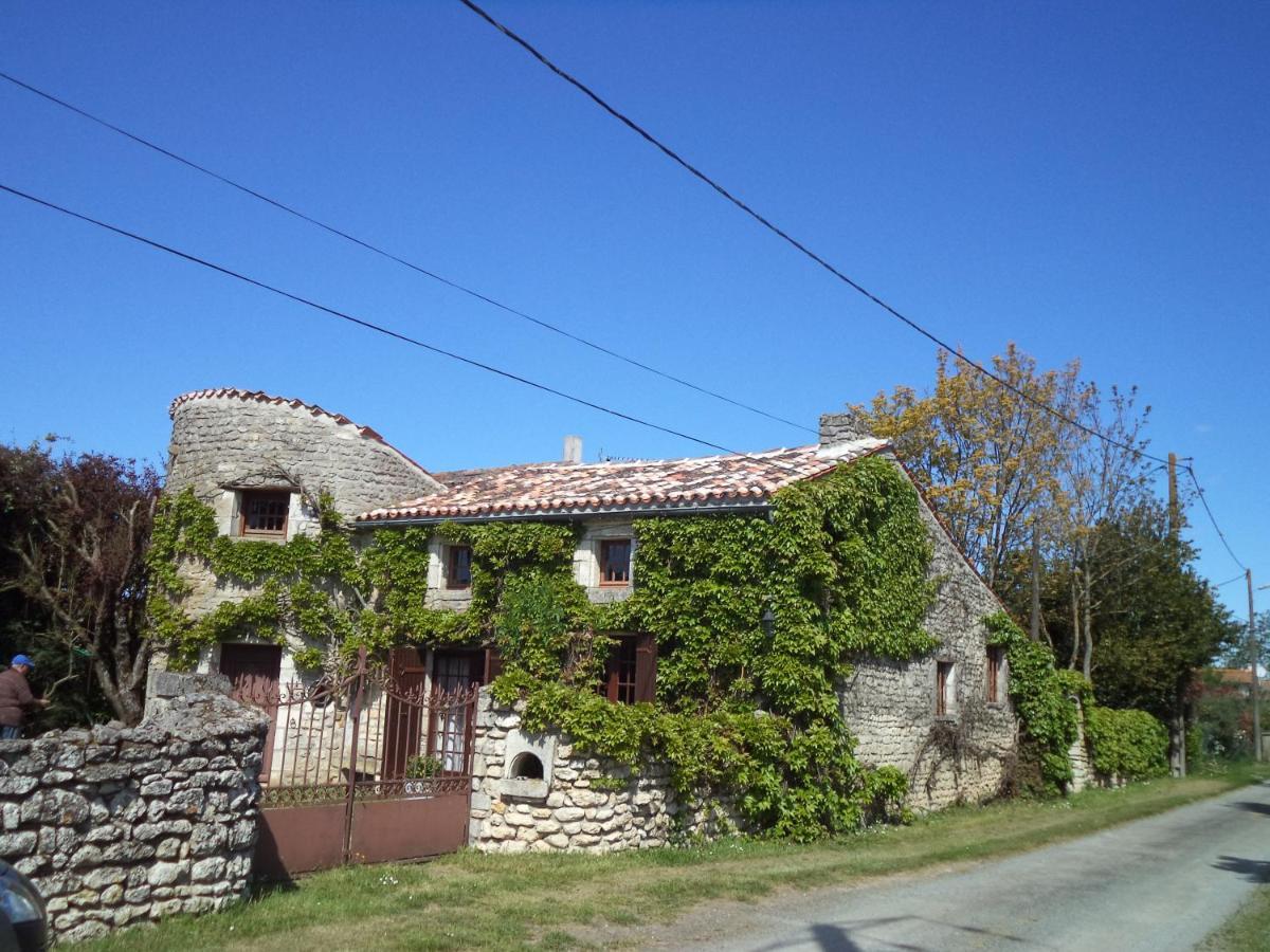 Traditional Charentais cottage near Royan Balanzac Extérieur photo